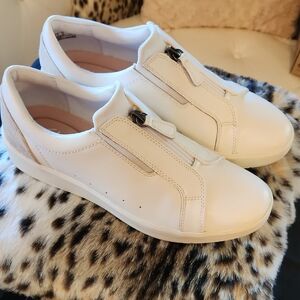 Clarks Layton Rae Women's White Slip-On Sneakers